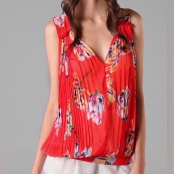 Free People Tops - HOST PICK! Free People Flowy & Floral Top w/pleating Super Sexy Size Small